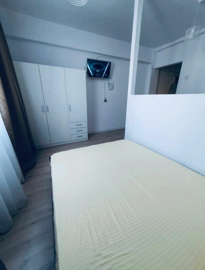 Garsoniera Craiova Centru Apartment Exterior foto